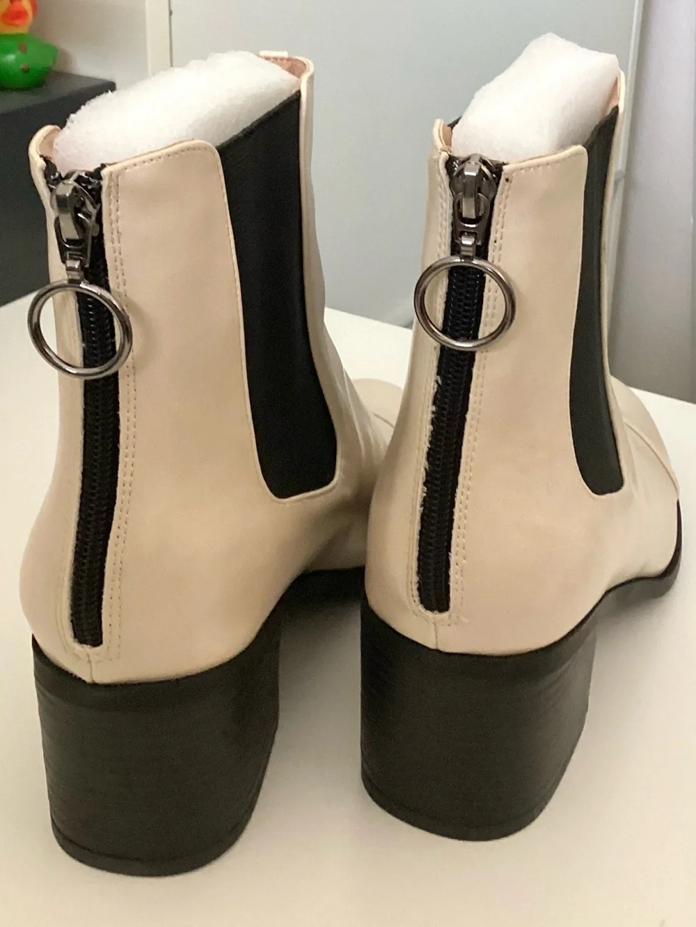 \Journee Collection\ NIB Nigella Chelsea Boot